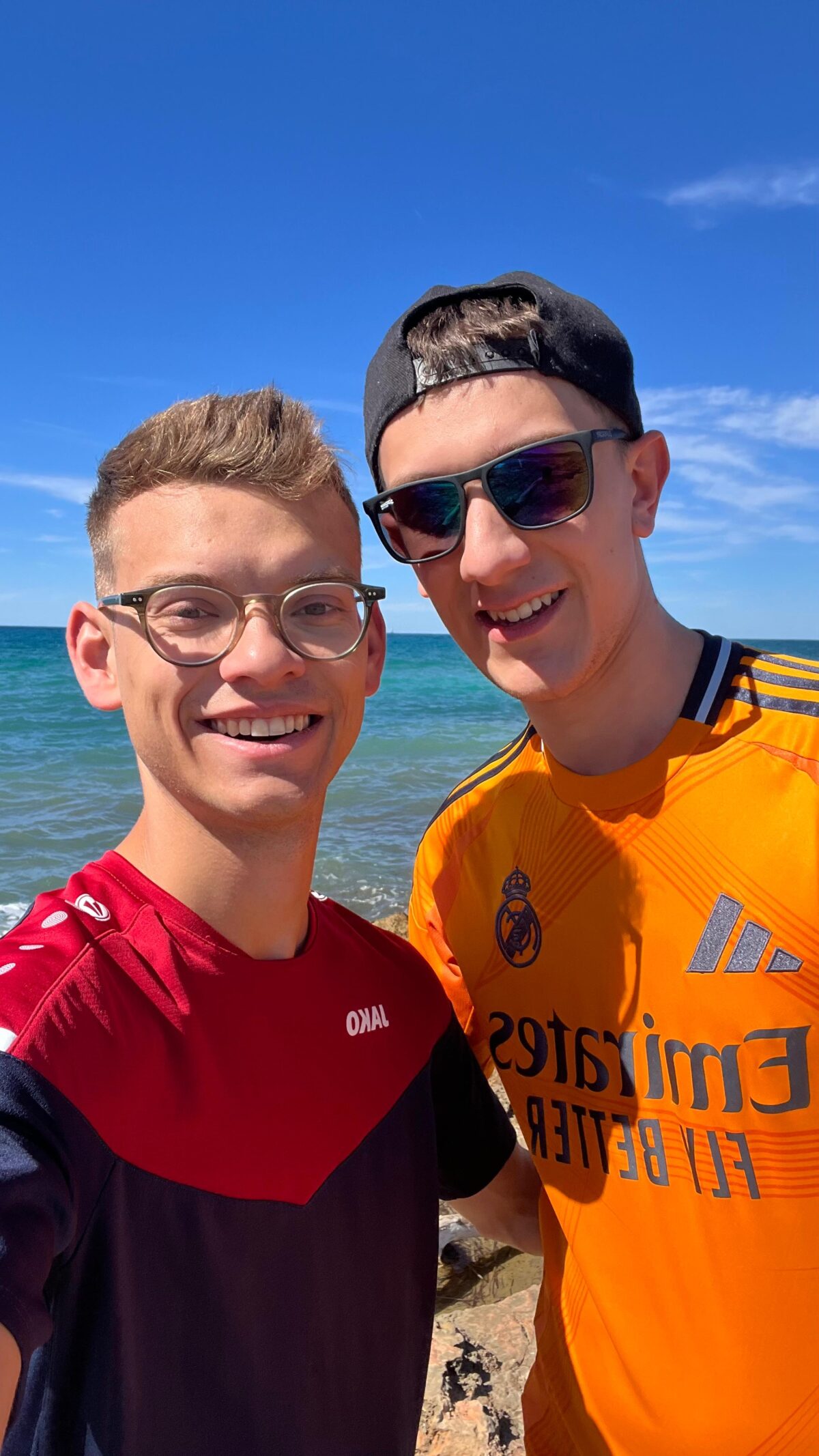 Joven und Jo (v.l.n.r.) in Oropesa Del Mar, Spanien #travel