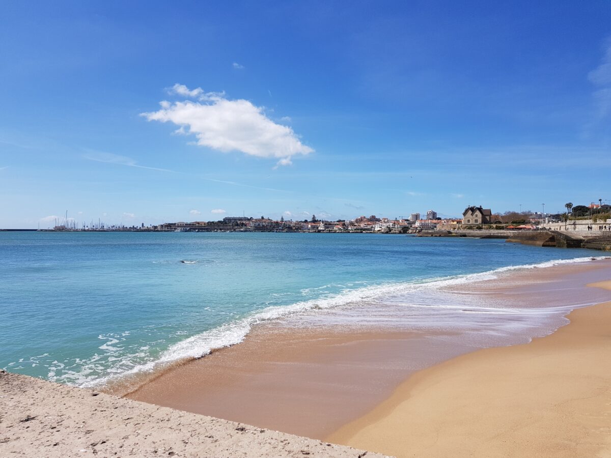 Cascais hat schöne Sandstrände zu bieten. (Foto: Jo Reule)