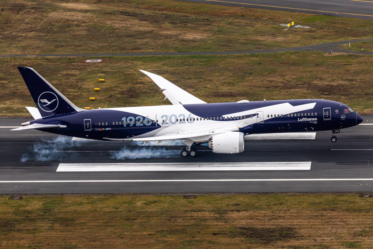 D-APBU bei der ersten Landung im Jubiläumsdesign am Flughafen Frankfurt. (Foto: Lufthansa)