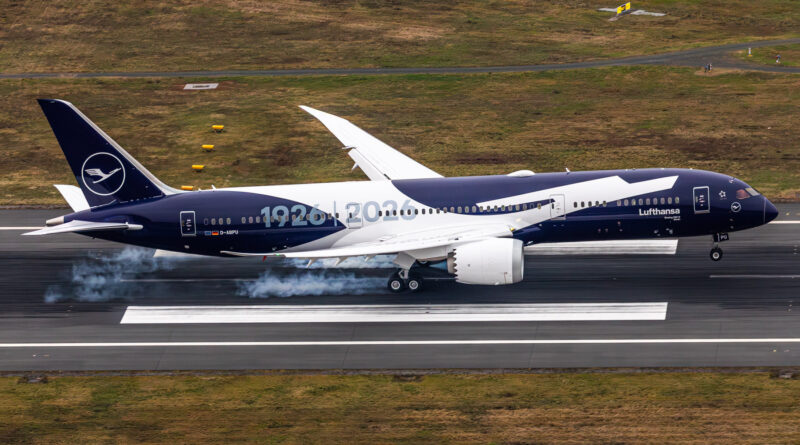 D-APBU bei der ersten Landung im Jubiläumsdesign am Flughafen Frankfurt. (Foto: Lufthansa)