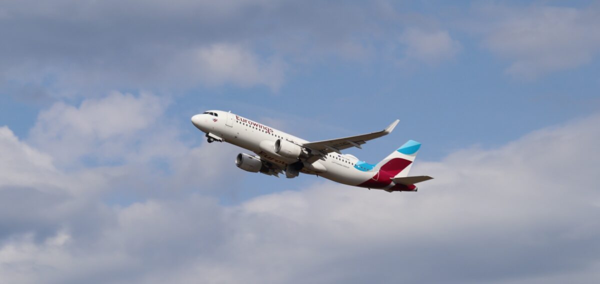 Eine Eurowings-Maschine startet am Flughafen Köln/Bonn
