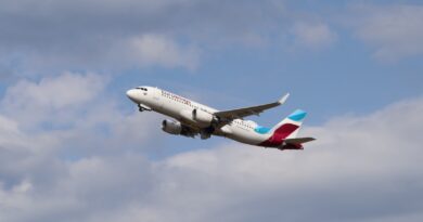 Eine Eurowings-Maschine startet am Flughafen Köln/Bonn