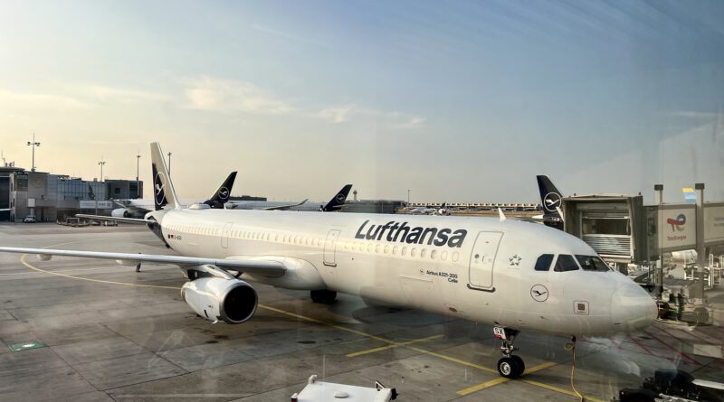 Lufthansa Flugzeug am Flughafen Frankfurt (FraPort)